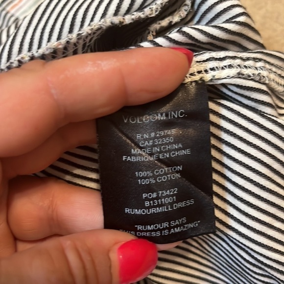 VOLCOM Cream Striped Mini Dress. Size Medium - Picture 8 of 9